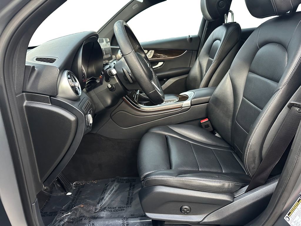 Used 2022 Mercedes-Benz GLC 300 4MATIC Coupe image 9