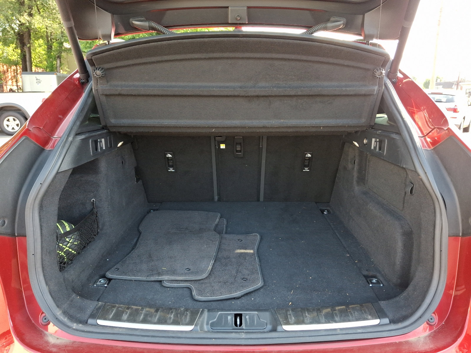 Used 2021 Jaguar F-PACE SVR image 30