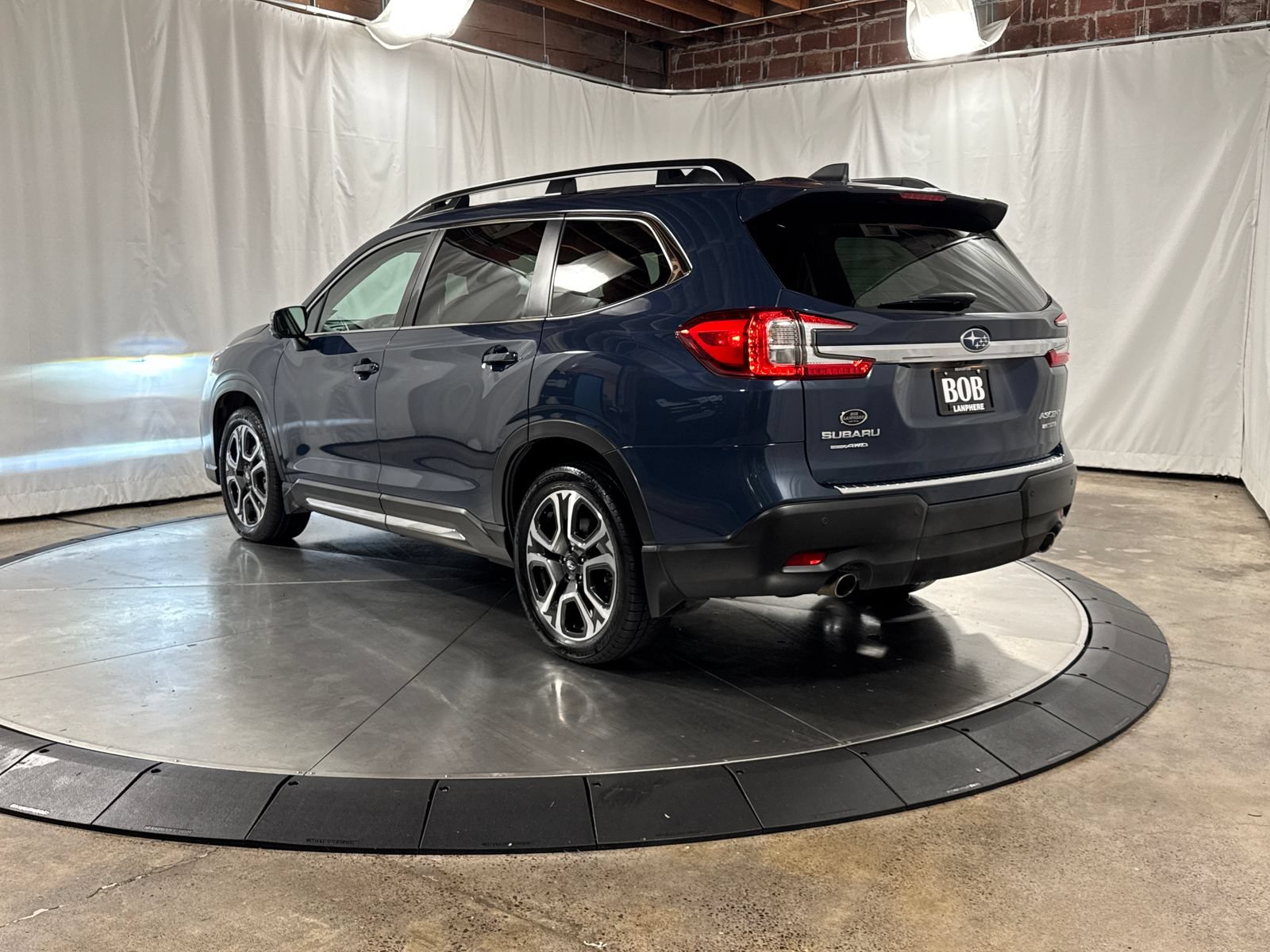 Used 2023 Subaru Ascent Limited w/ Technology Package AWD/4WD image 7