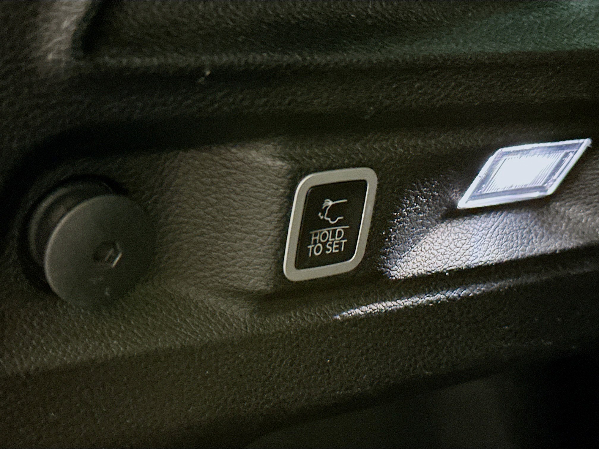 Used 2023 Jeep Grand Cherokee L Laredo image 32