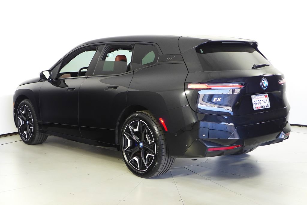 Used 2023 BMW iX xDrive50 w/ Sport Package image 8