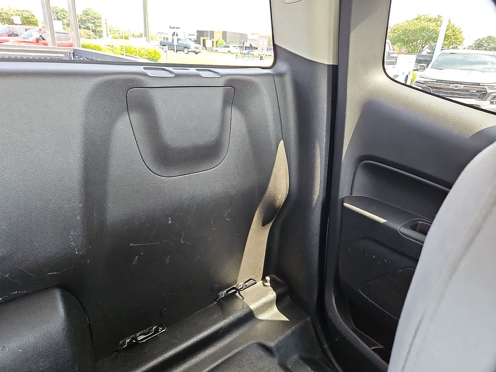 Used 2019 Chevrolet Colorado W/T RWD image 15