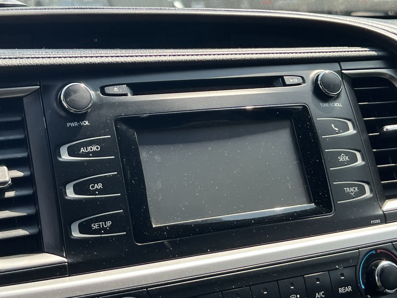 Used 2016 Toyota Highlander LE AWD/4WD image 17