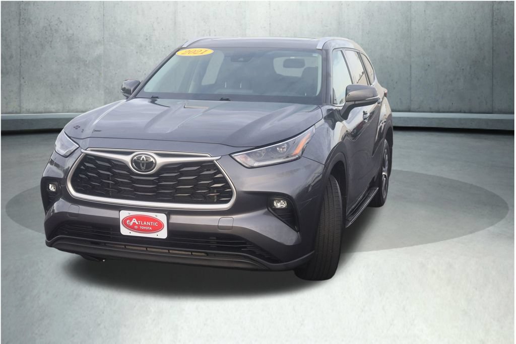 Used 2021 Toyota Highlander XLE AWD/4WD image 34