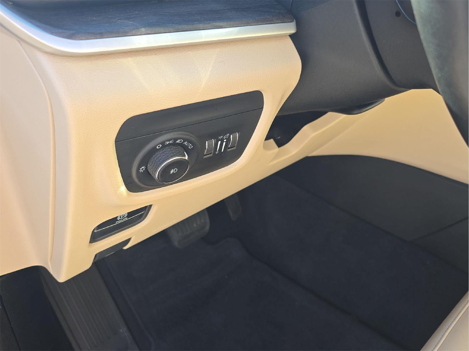 Used 2021 Jeep Grand Cherokee L Limited AWD/4WD image 11