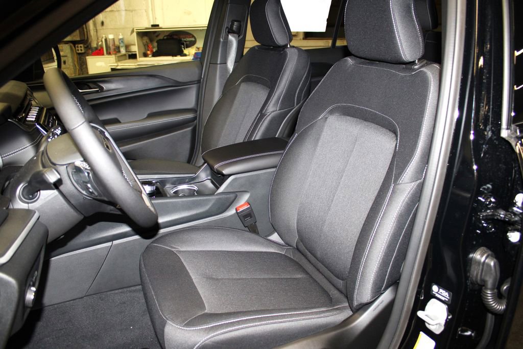 New 2025 Jeep Grand Cherokee Laredo X w/ Luxury Tech Group I image 25