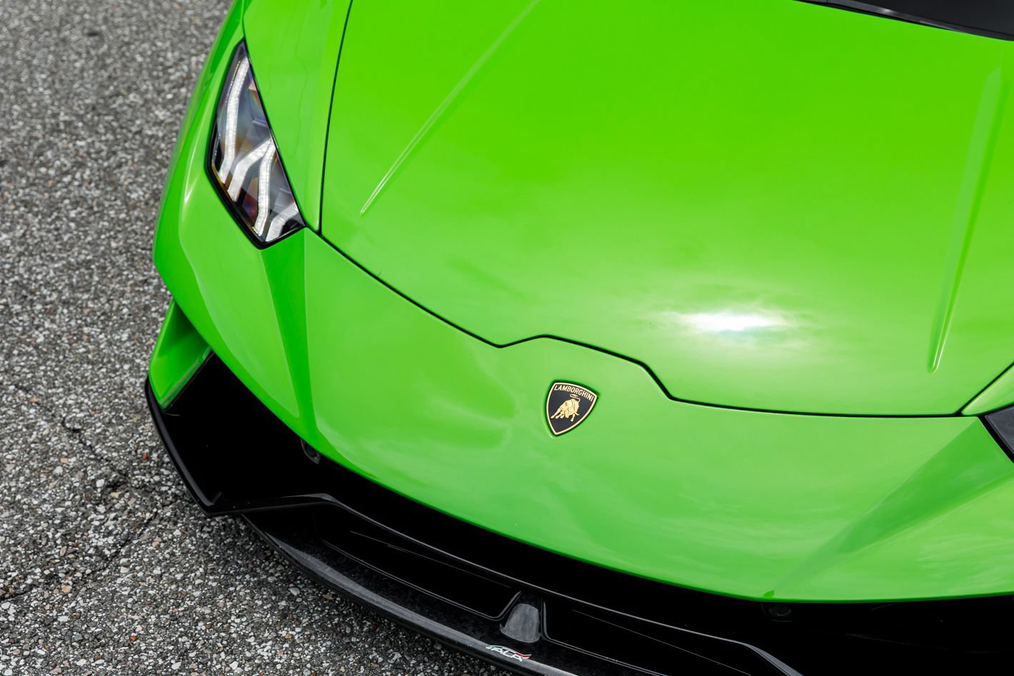Used 2018 Lamborghini Huracan Performante AWD/4WD image 14