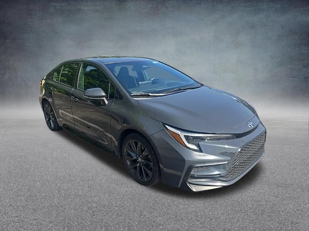 Used 2025 Toyota Corolla SE FWD image 2