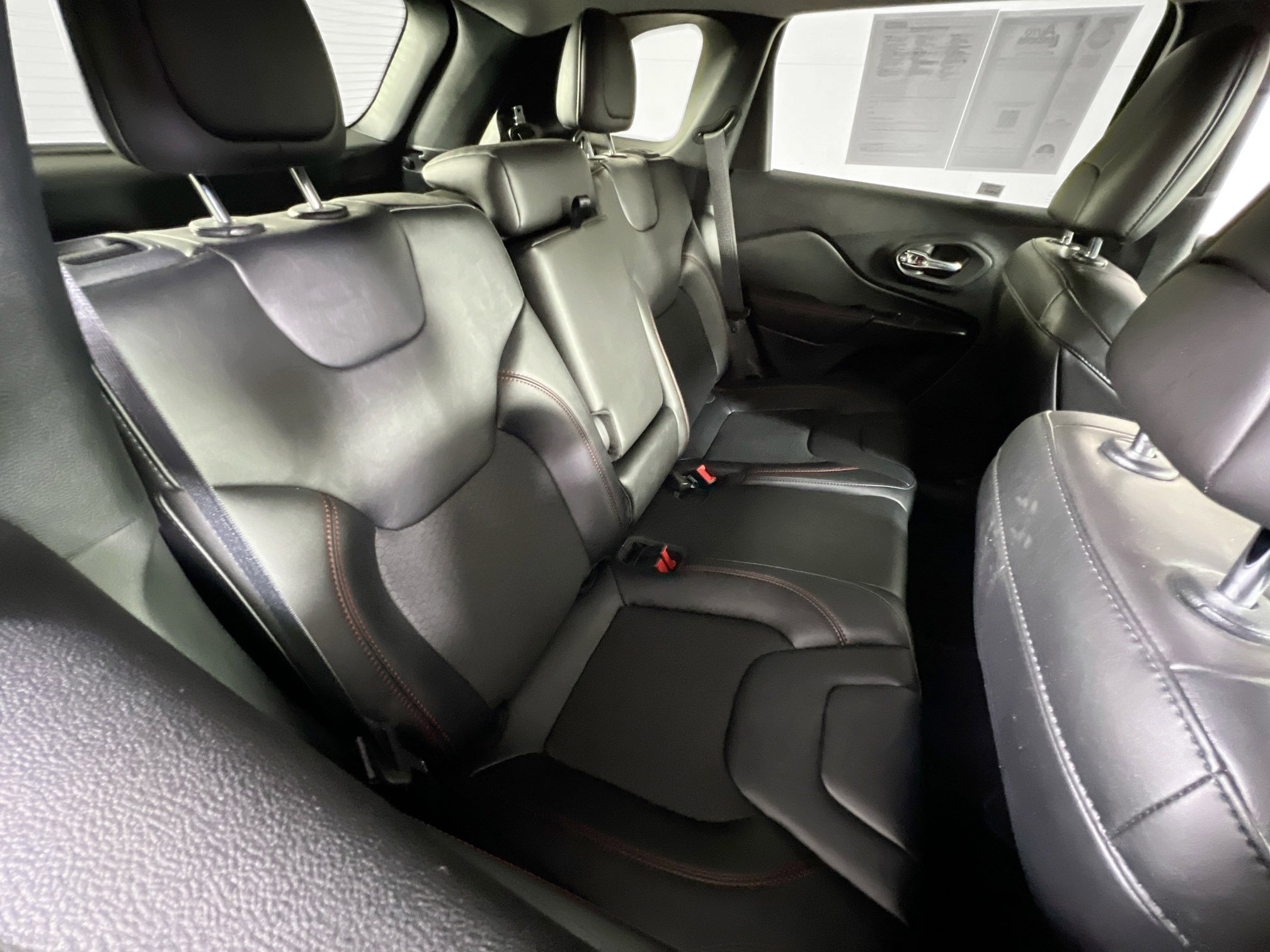 Used 2022 Jeep Cherokee Trailhawk image 25