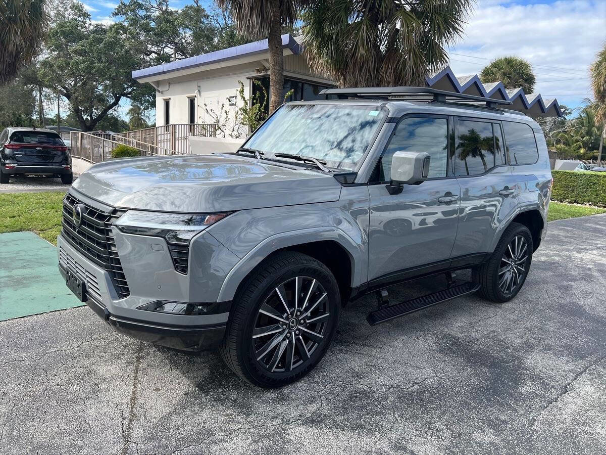 Used 2025 Lexus GX 550 Luxury+ AWD 4dr SUV image 2