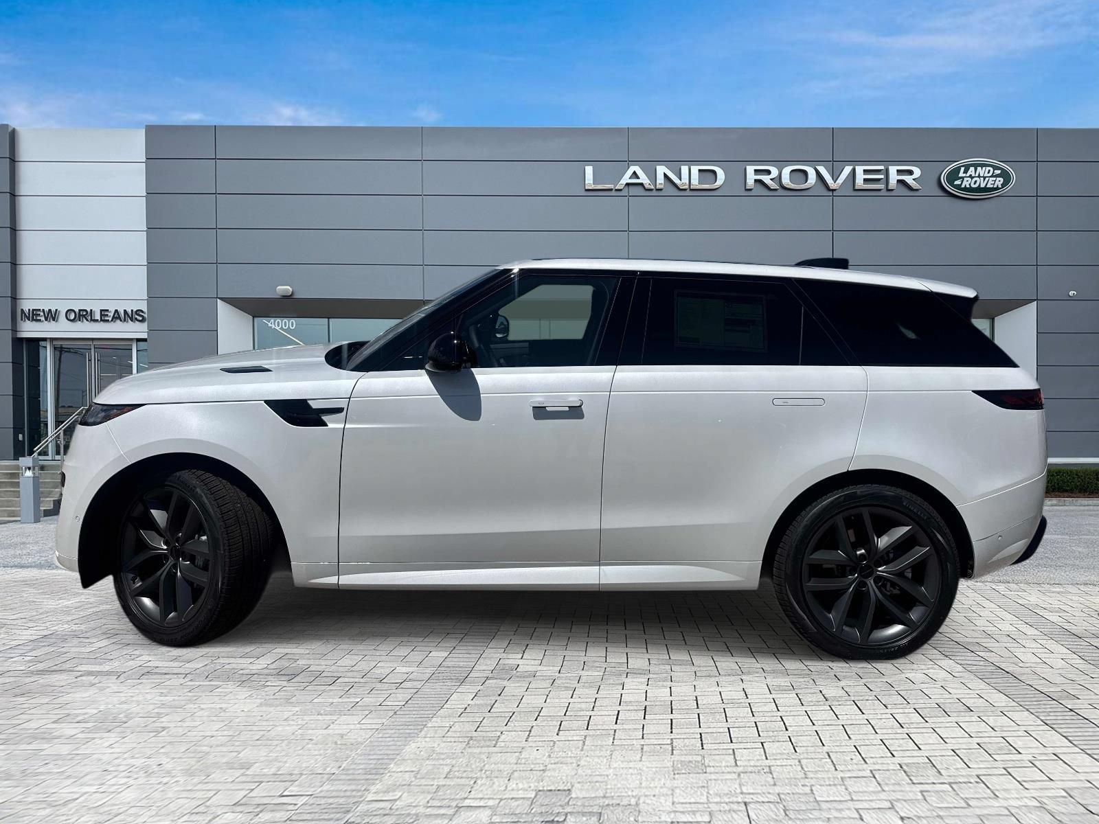 New 2026 Land Rover Range Rover Sport Dynamic SE AWD/4WD image 2