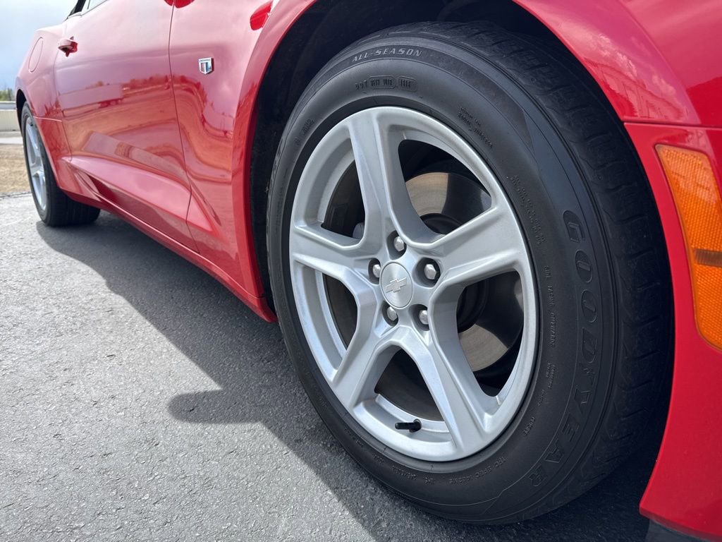 Used 2016 Chevrolet Camaro LT RWD image 7