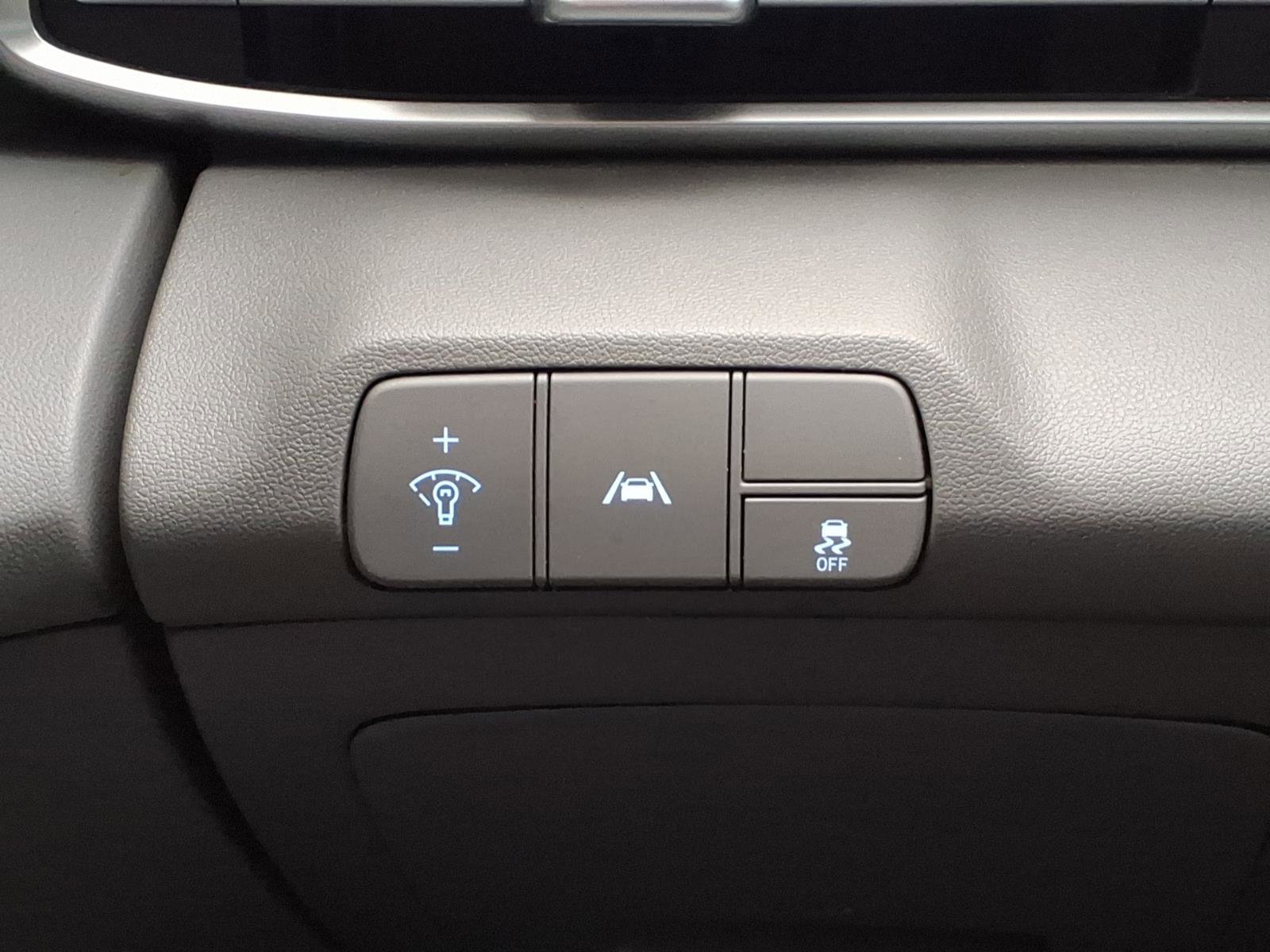 Certified 2023 Hyundai Elantra SEL image 24