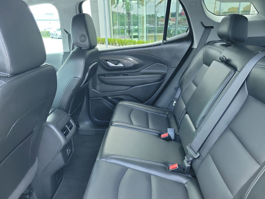 Used 2022 GMC Terrain SLT w/ Tech Package FWD image 16