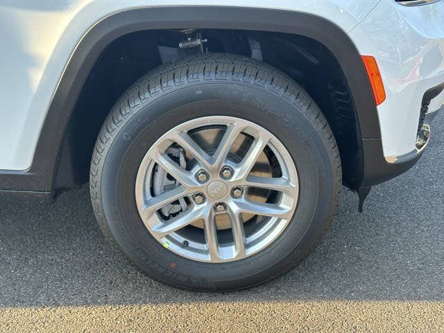 New 2025 Jeep Grand Cherokee L Laredo image 12