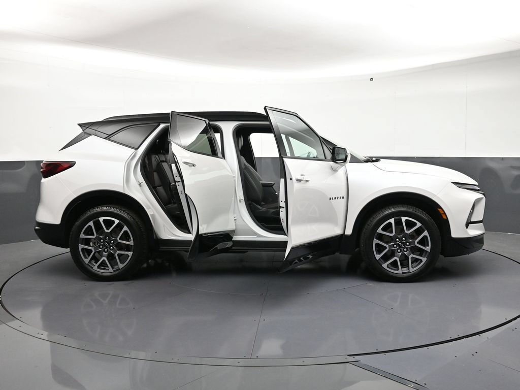 Certified 2023 Chevrolet Blazer RS w/ Driver Confidence II Package AWD/4WD image 33