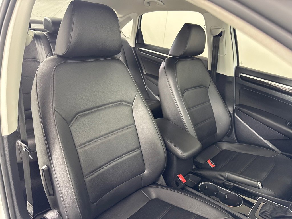 Used 2019 Volkswagen Passat 2.0T SE R-Line image 24