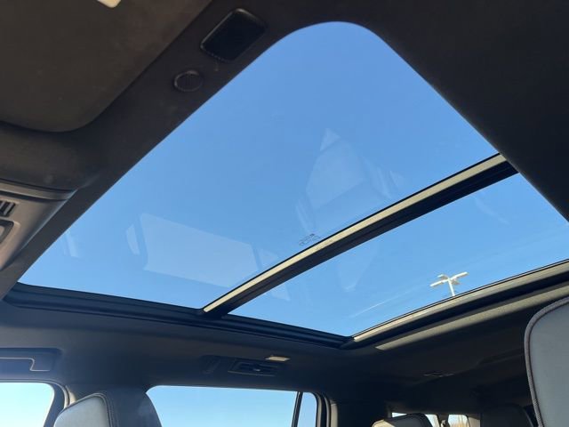 Used 2022 Chevrolet Suburban High Country image 32