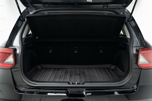 Used 2023 Hyundai Venue SEL image 26