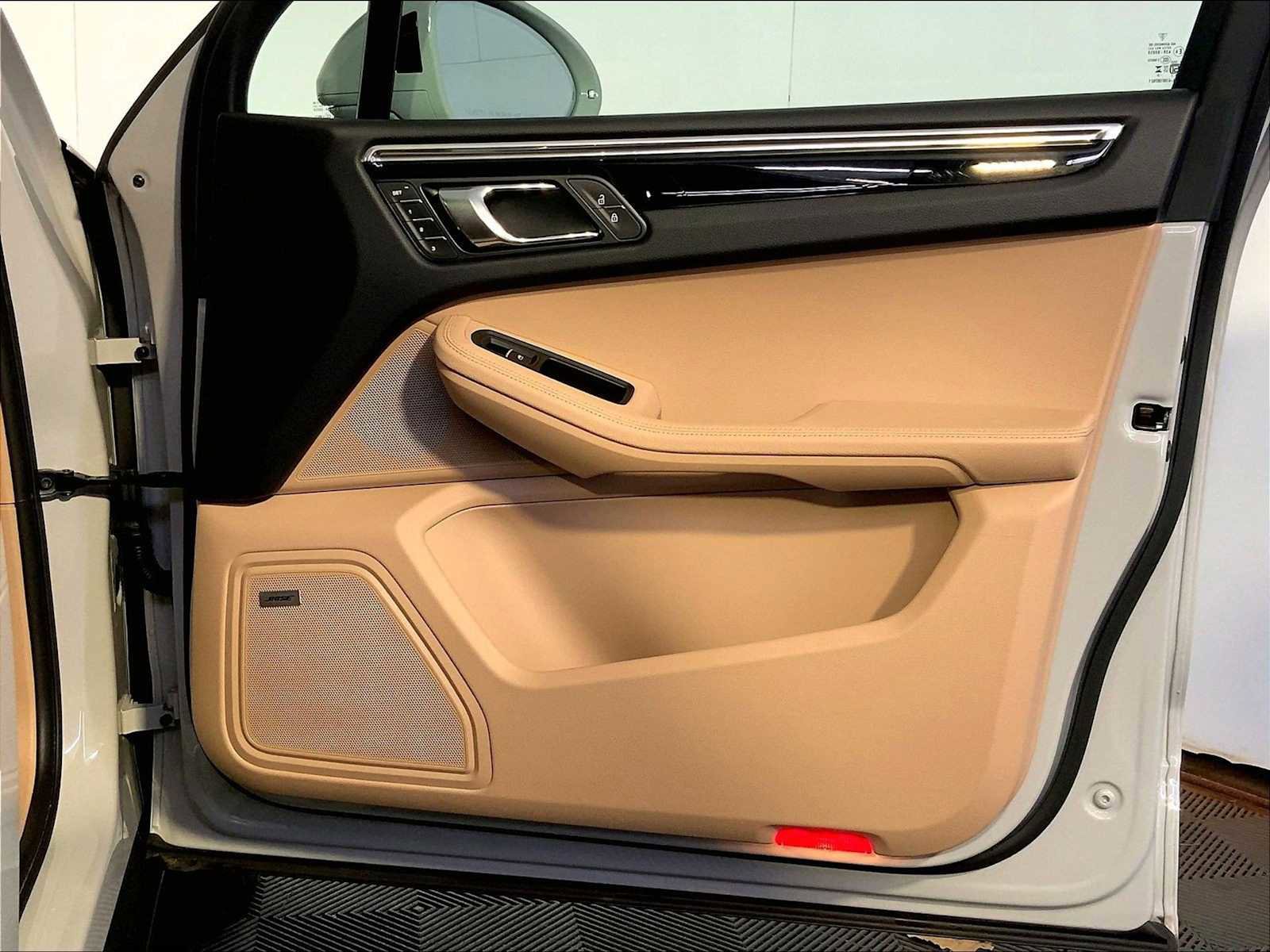 Certified 2026 Porsche Macan AWD/4WD image 26