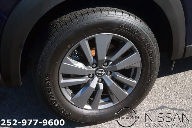 Used 2025 Nissan Pathfinder SV image 8