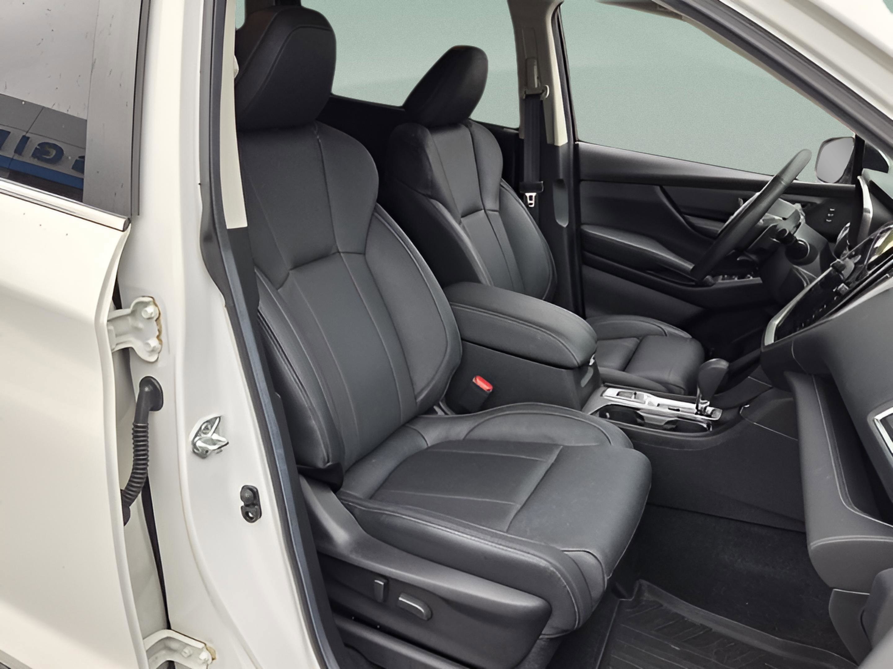 Used 2023 Subaru Ascent Limited w/ Technology Package AWD/4WD image 15