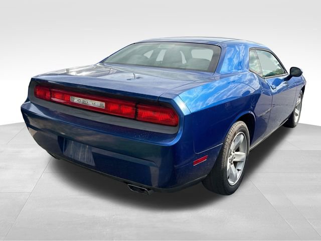 Used 2012 Dodge Challenger SXT RWD image 3