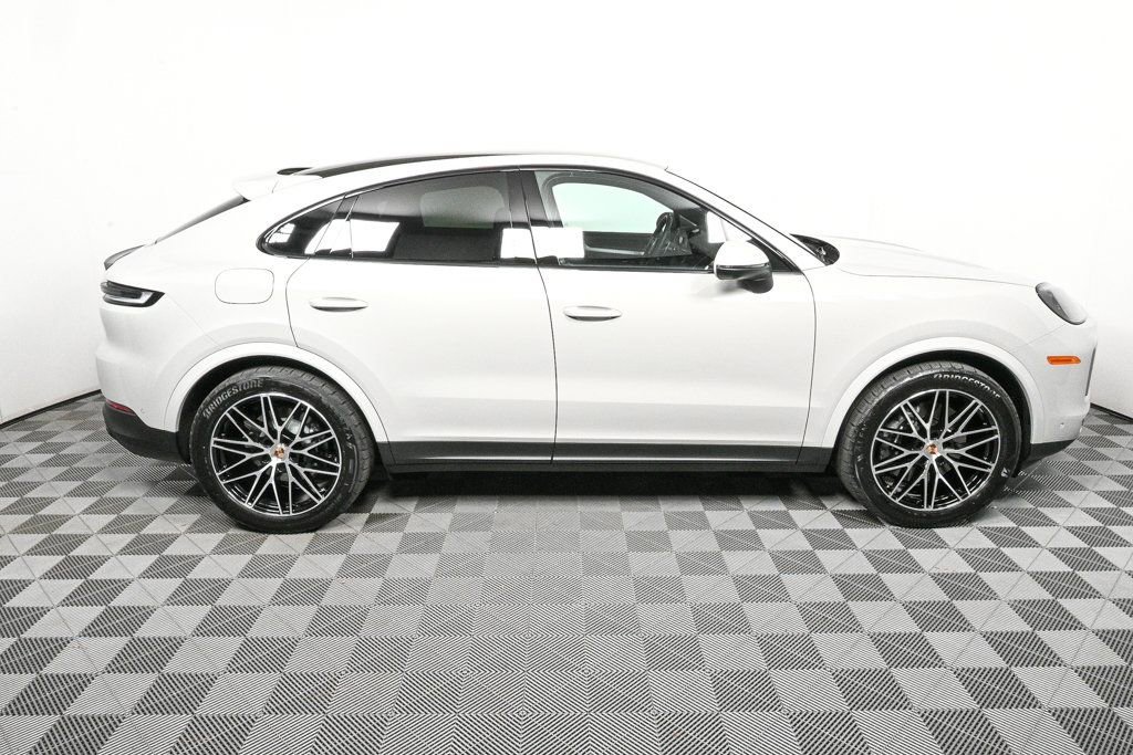 Certified 2026 Porsche Cayenne Coupe AWD/4WD image 28