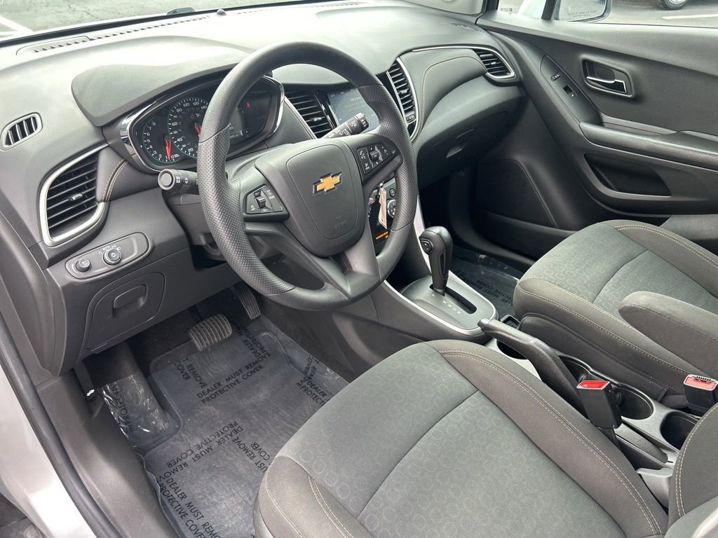 Used 2022 Chevrolet Trax LS w/ Tint and Cruise Package image 17