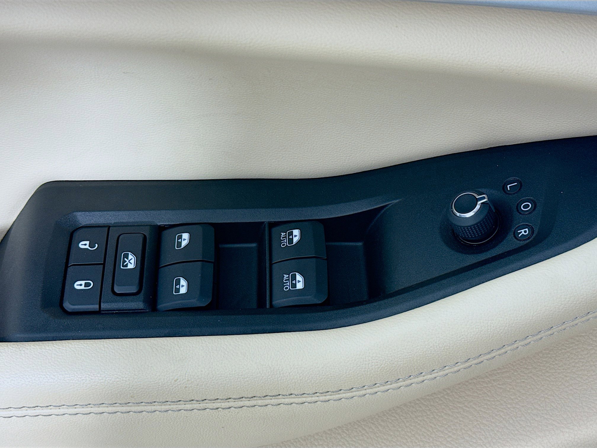 Used 2024 Jeep Grand Cherokee Limited image 21