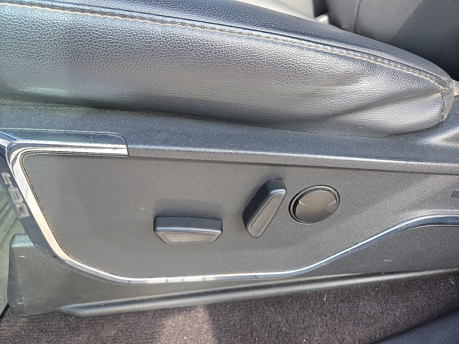 Used 2022 Ford F150 Lariat image 13