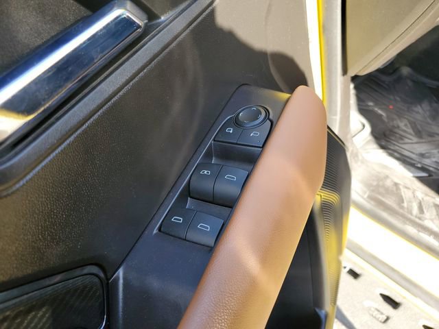 Used 2023 GMC Canyon AT4 image 16