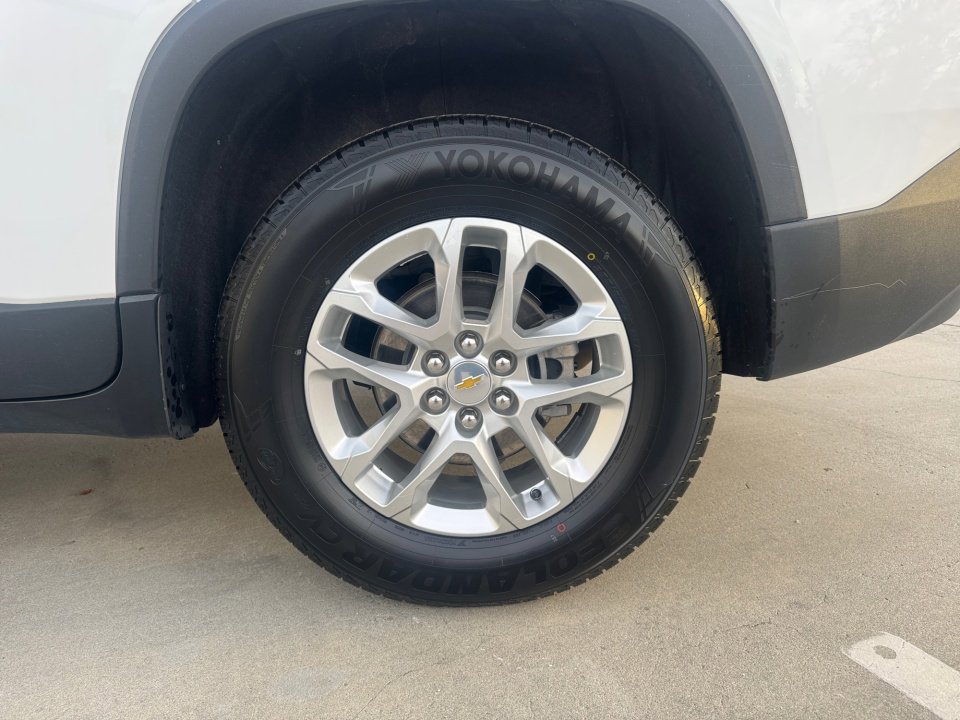 Used 2022 Chevrolet Traverse LS image 26