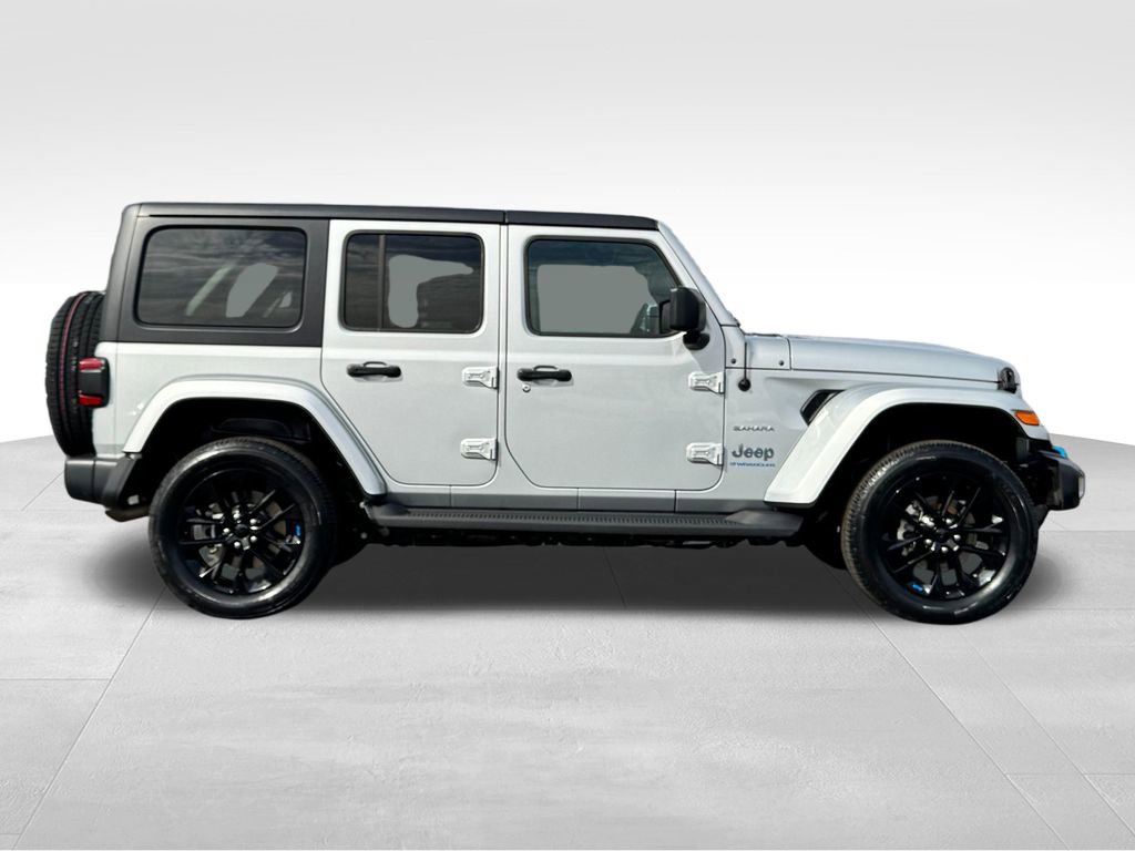 Used 2023 Jeep Wrangler Unlimited Sahara w/ Cold Weather Group AWD/4WD image 8