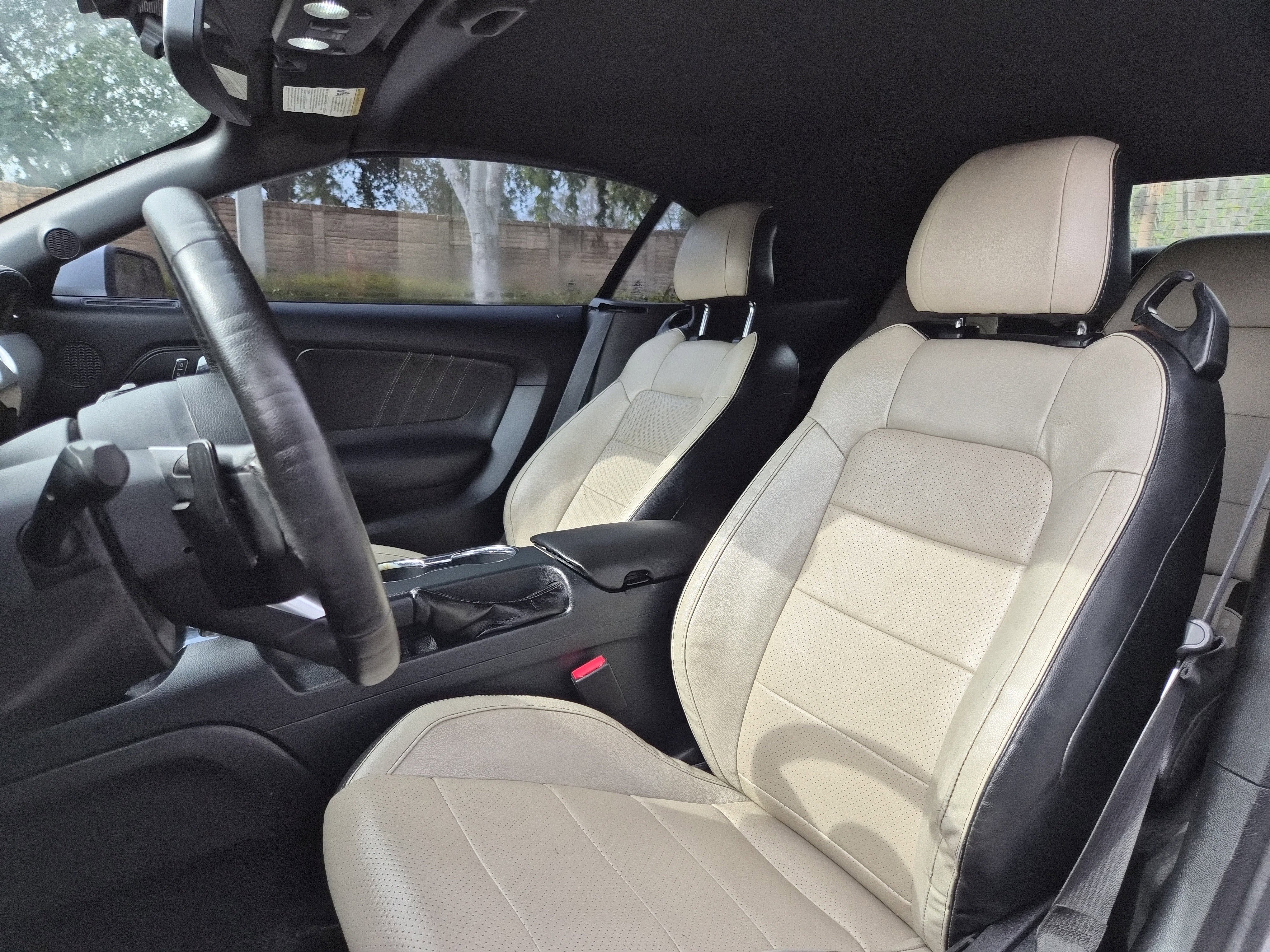 Used 2017 Ford Mustang Premium image 13