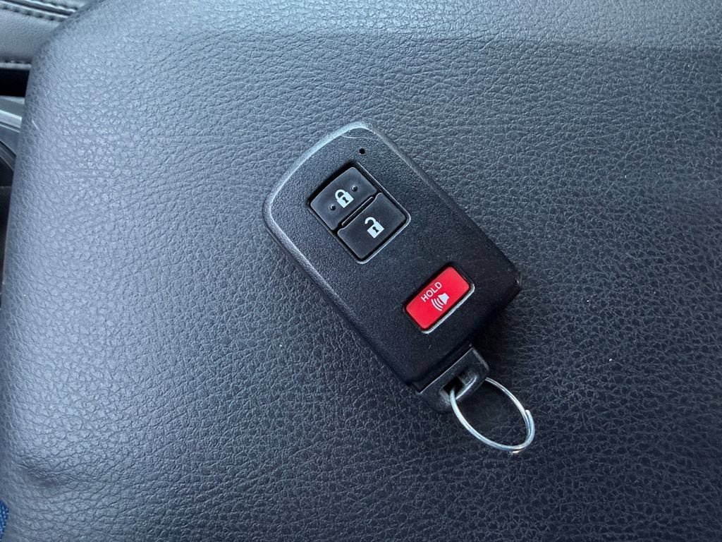 Used 2021 Toyota Tacoma TRD Sport AWD/4WD image 31