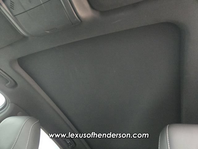 Used 2024 Cadillac XT4 Luxury w/ Cold Weather Package FWD image 11