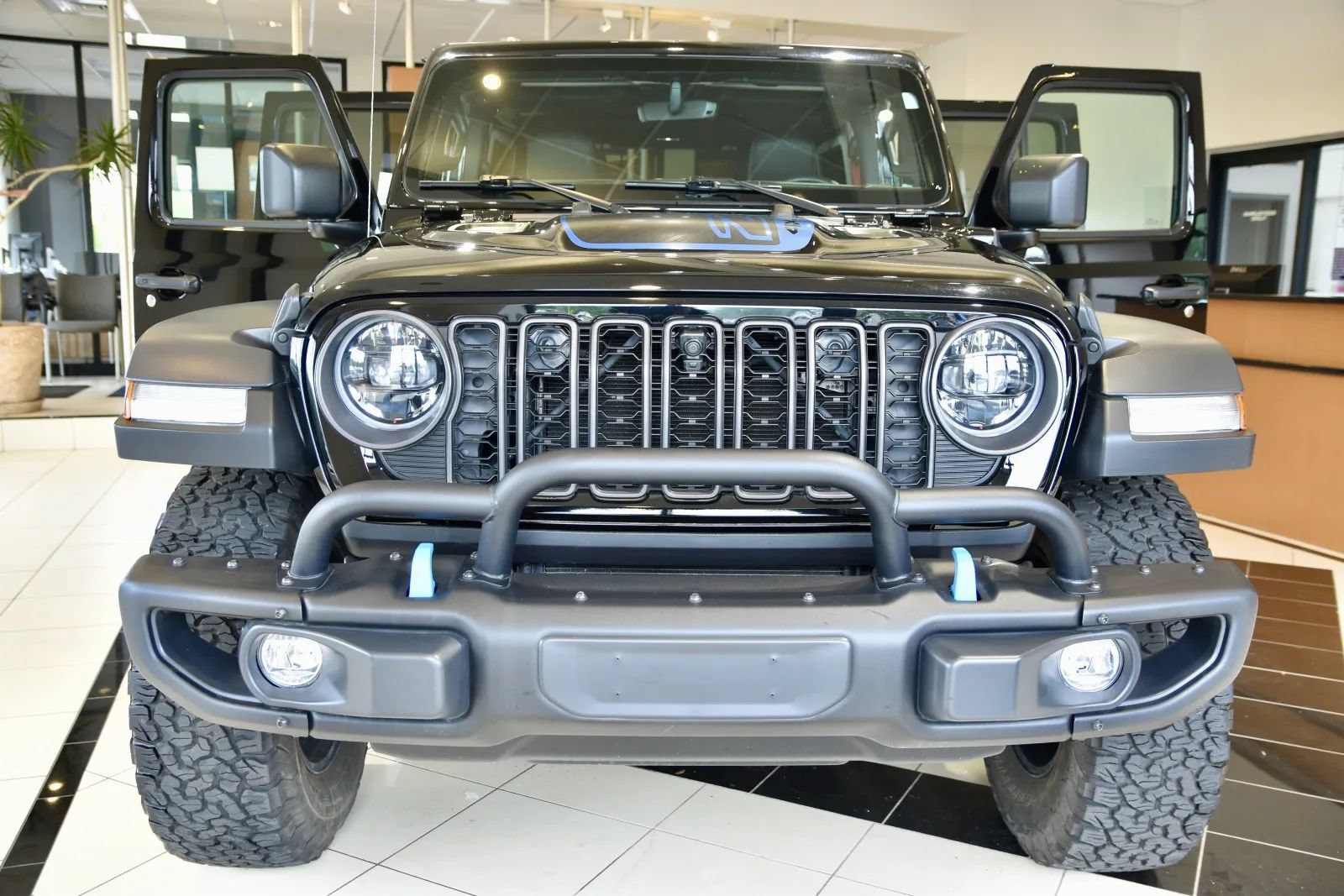 Used 2023 Jeep Wrangler Unlimited Rubicon 4xe AWD/4WD image 2