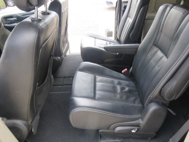 Used 2015 Chrysler Town & Country Touring w/ Driver Convenience Group FWD image 22