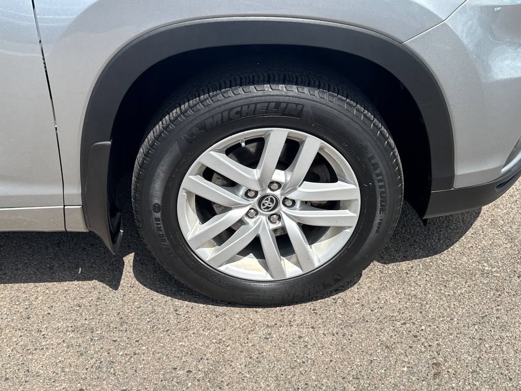 Used 2016 Toyota Highlander LE AWD/4WD image 46