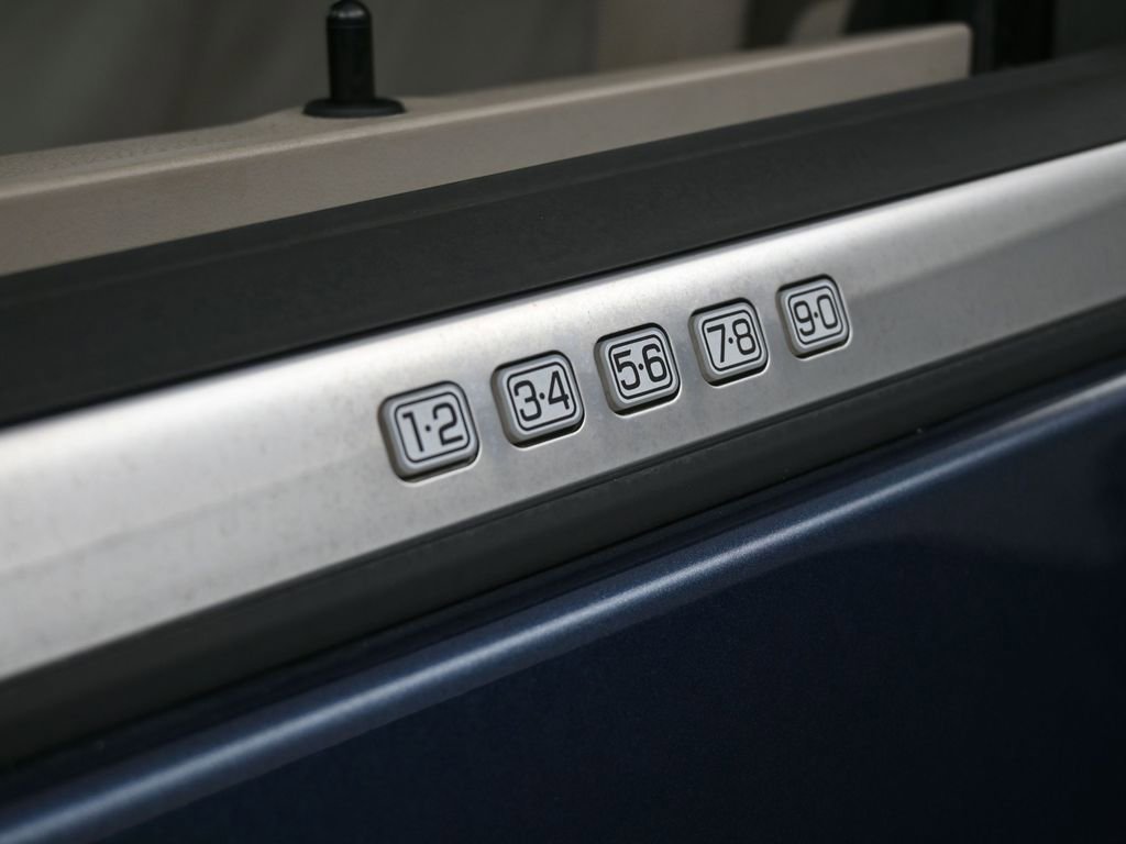 Used 2016 Lincoln Navigator Select image 35