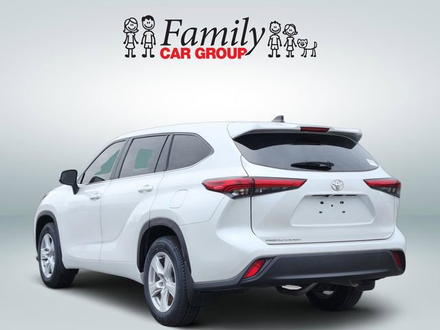Used 2023 Toyota Highlander L FWD image 3