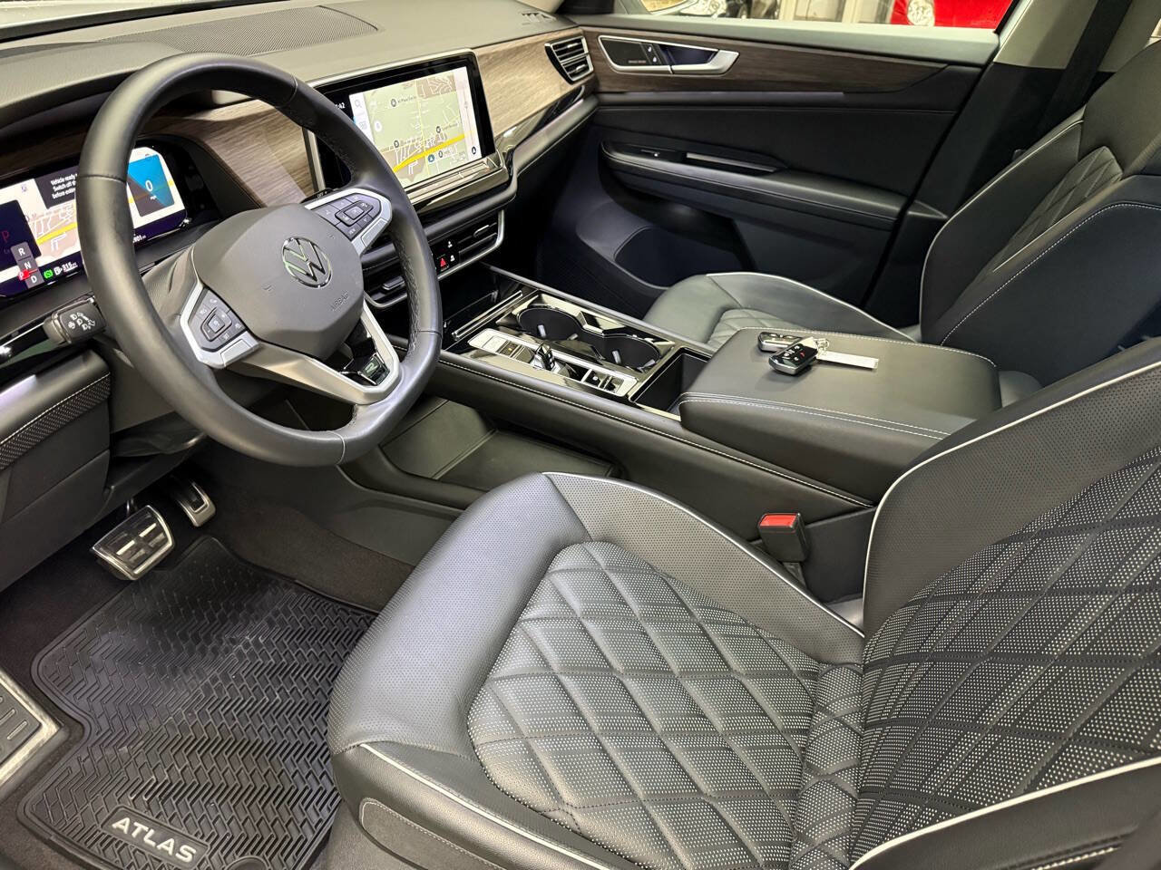 Used 2024 Volkswagen Atlas SEL Premium R-Line image 14