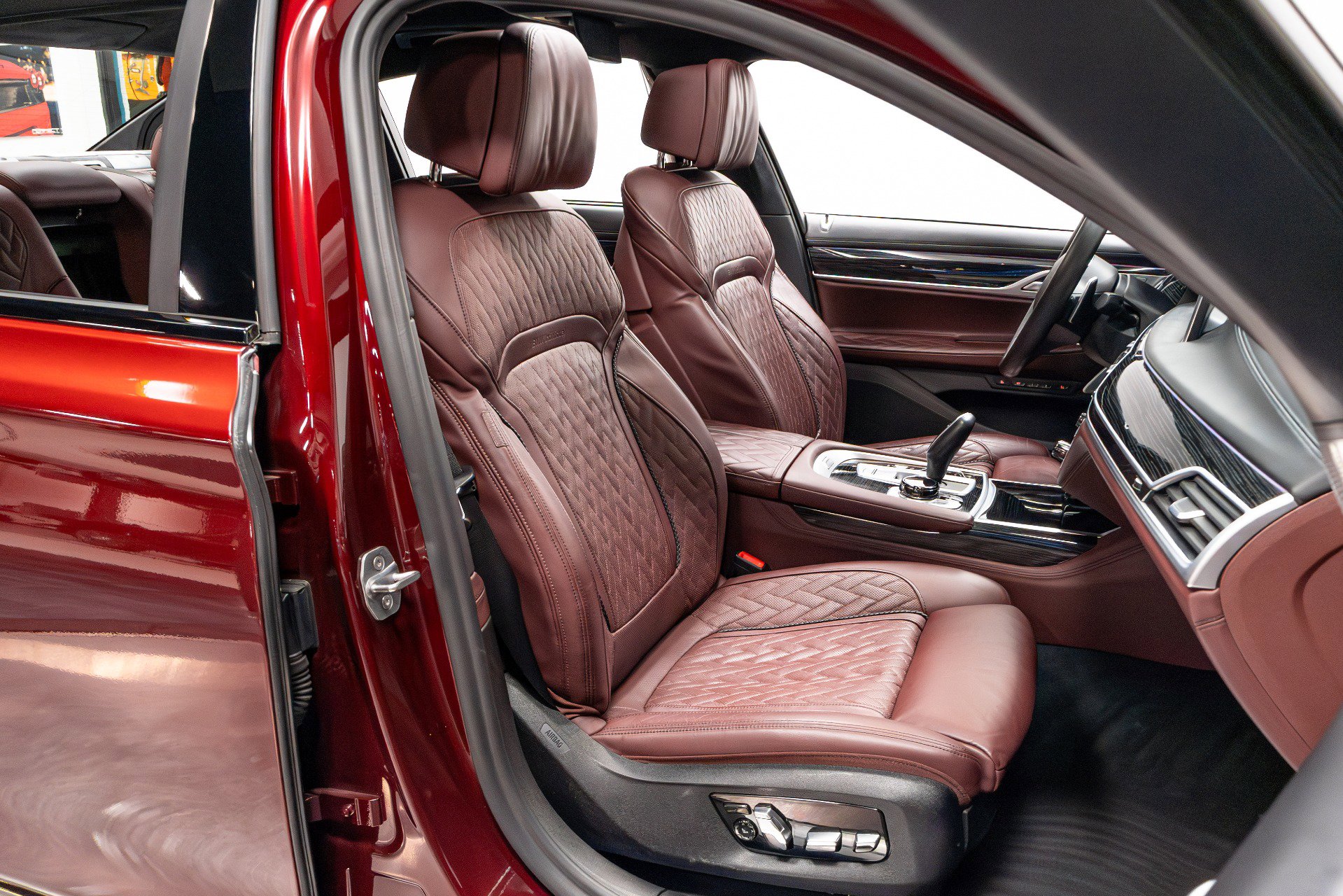 Used 2020 BMW 750i xDrive w/ Executive Package image 18