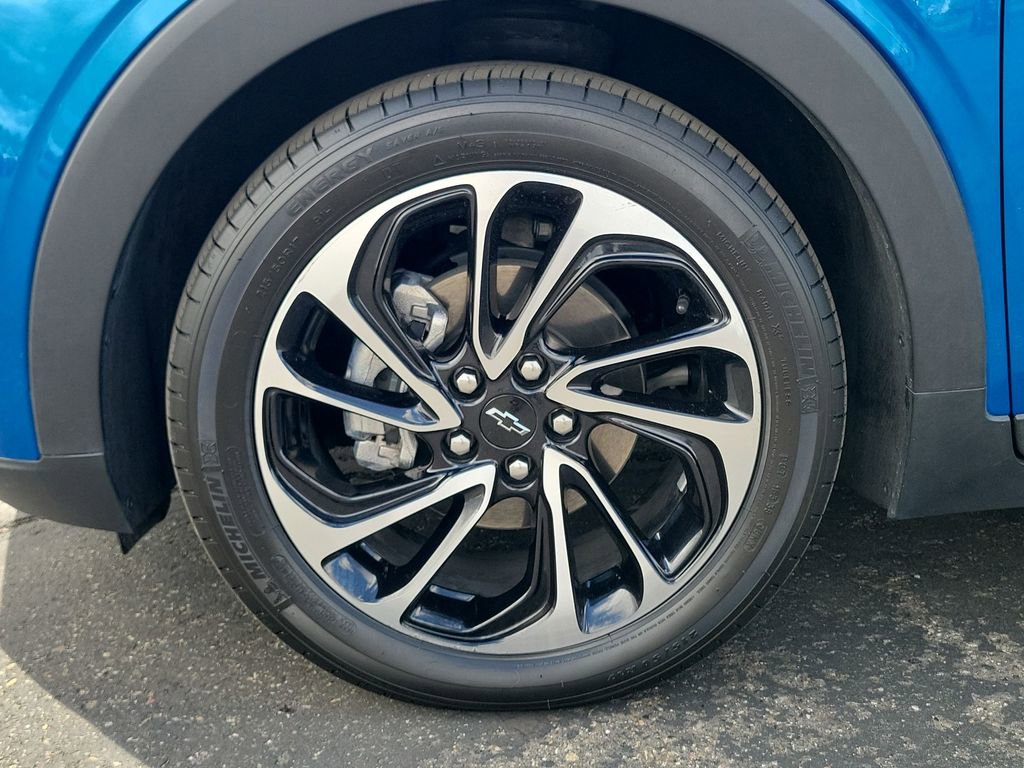 Used 2022 Chevrolet Bolt EUV Premier w/ Sun & Sound Package FWD image 34