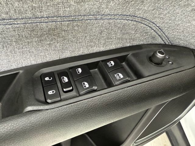 Used 2024 Jeep Compass Latitude image 28