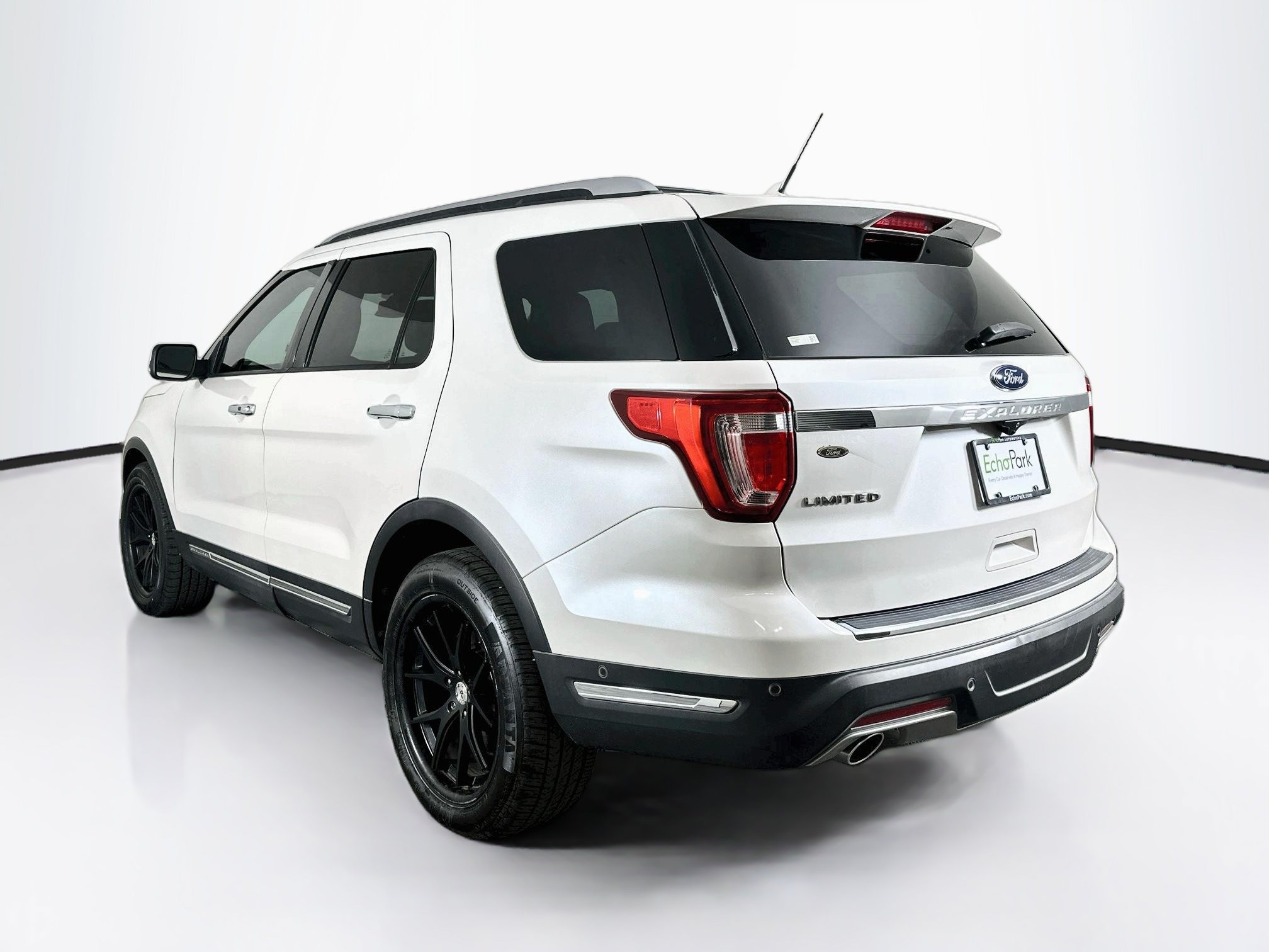 Used 2018 Ford Explorer Limited w/ Equipment Group 301A FWD image 5