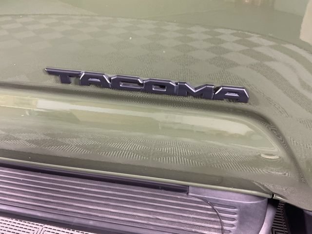 Used 2021 Toyota Tacoma TRD Off-Road w/ TRD Premium Off Road Package AWD/4WD image 20