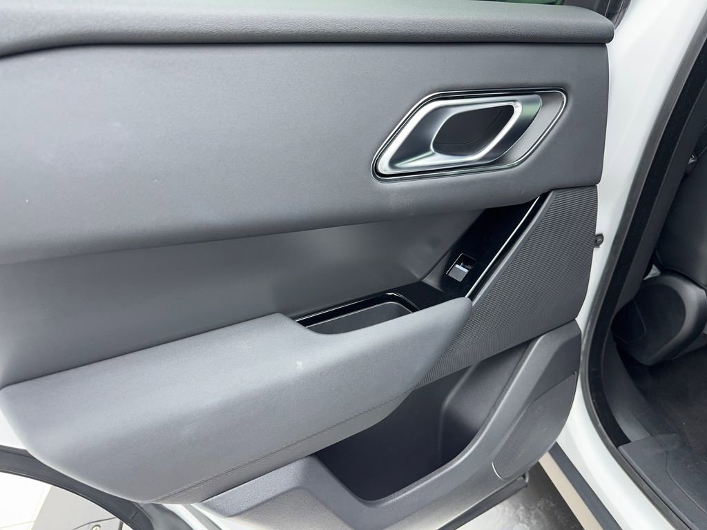 Used 2025 Land Rover Range Rover Velar Dynamic SE AWD/4WD image 45