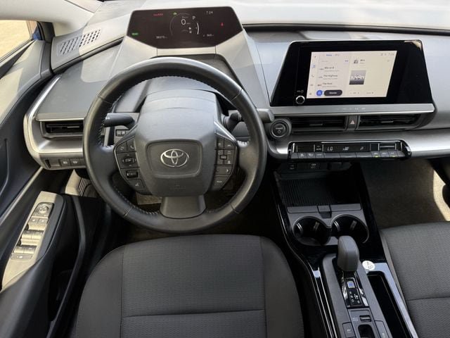 Used 2025 Toyota Prius LE FWD image 11
